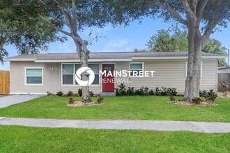 Building Photo - 4 Bedroom Pet-Friendly Home in Tampa, FL with Main Street Renewal