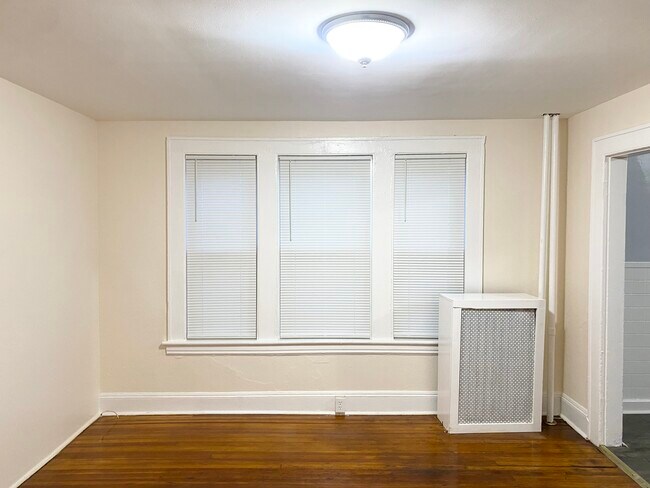 Building Photo - 285 Bronx Ave