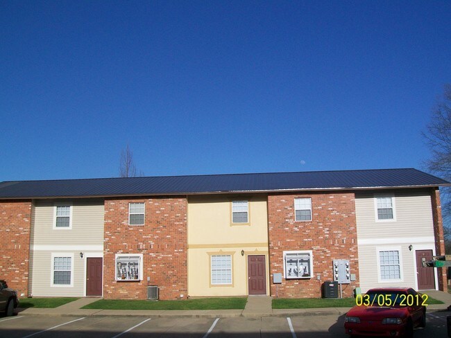 Outside Property - 106 Briarhill Rd