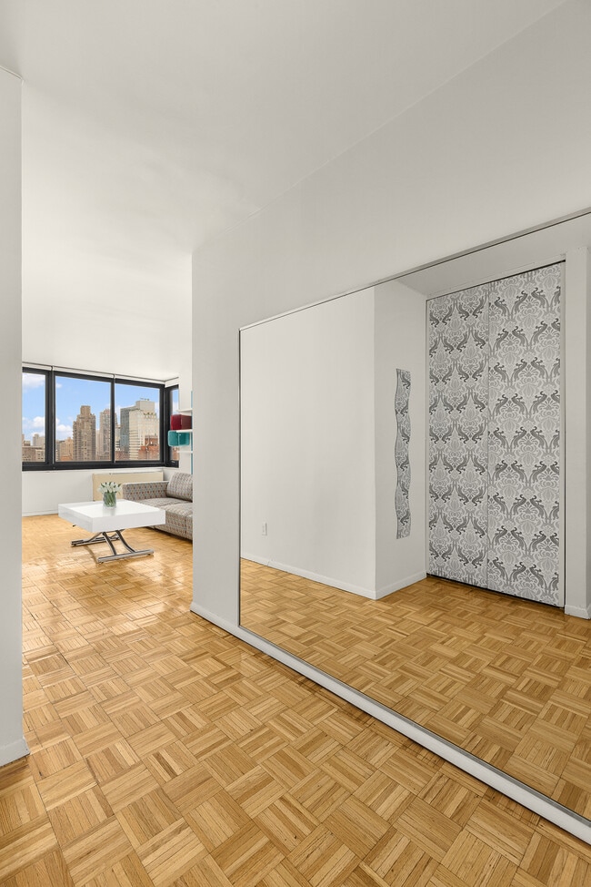 Building Photo - 303 E 60th St