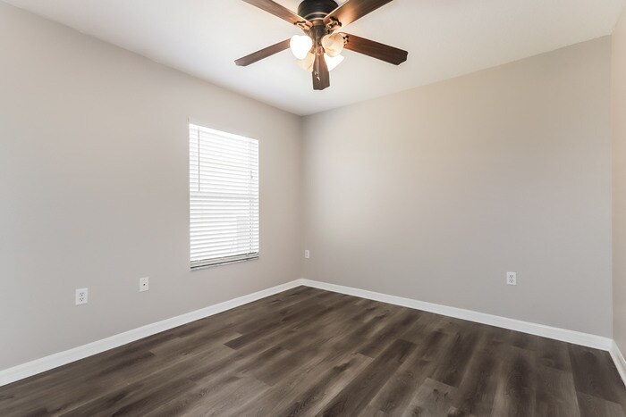 Building Photo - 3044 Park Ridge Ave