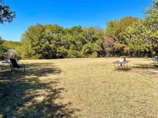 Building Photo - 2450 Wickersham Ln