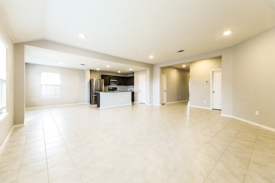 Building Photo - 710 Meadow Wood Ln
