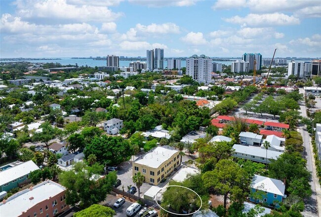 Building Photo - 325 Ohio Pl