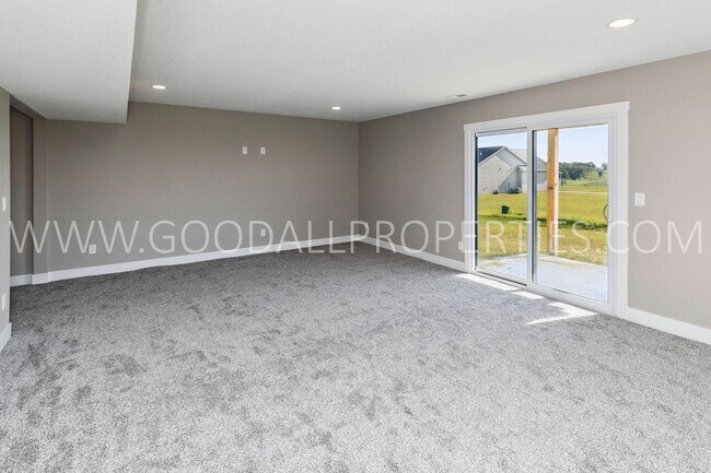 Building Photo - Stunning ranch-style home in Altoona featuring 4 bedrooms and 3 bathrooms, with a finished walk-o...