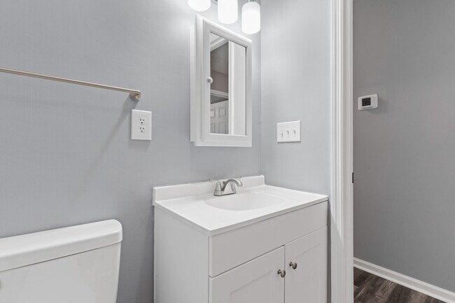 Building Photo - 310 Country Club Villa Dr