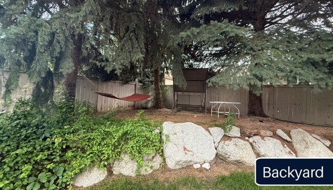 Building Photo - 8017 Showcase Ln