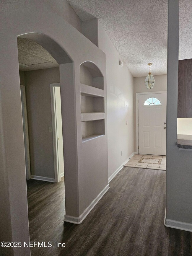 Building Photo - 9827 Nelson Forks Dr