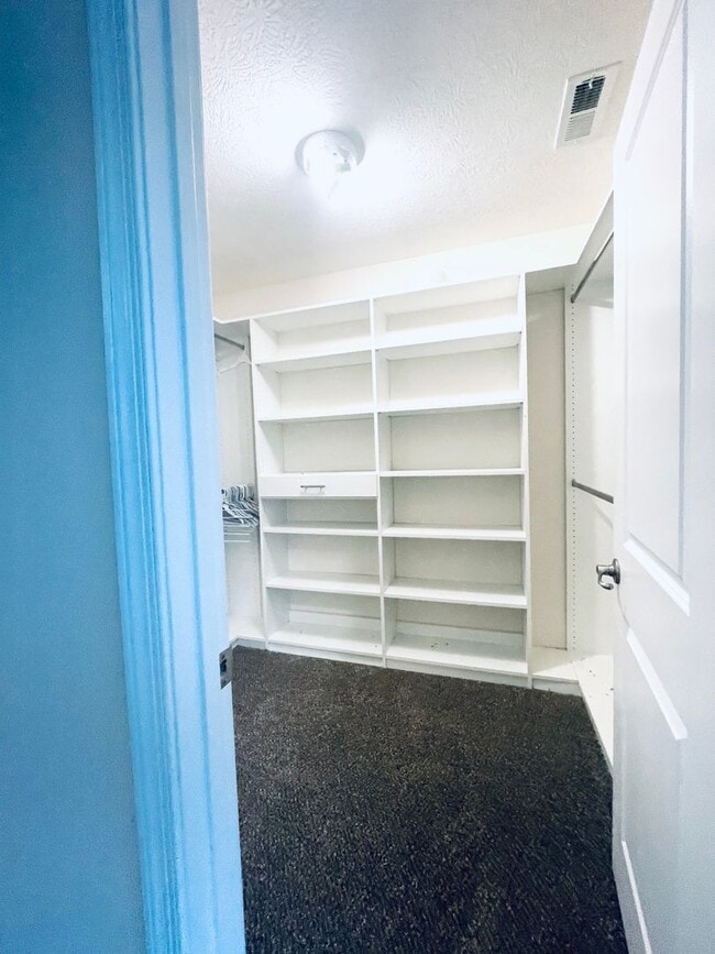 Building Photo - Beautiful 3BR 2.5BA Home w/ Pool & Fitness Access• In-Unit Laundry • Deck in Dublin