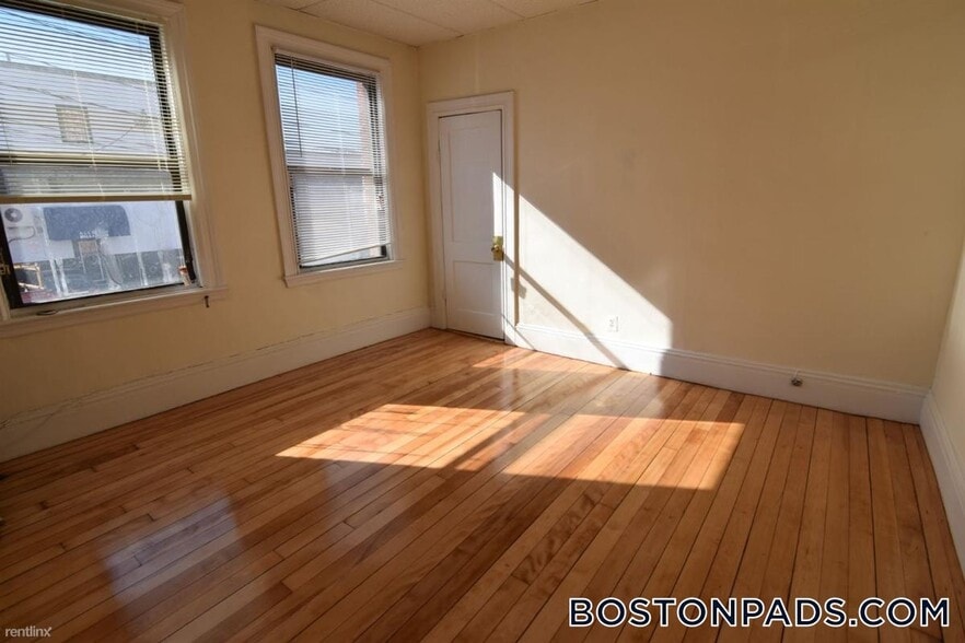 Building Photo - 441 Cambridge St