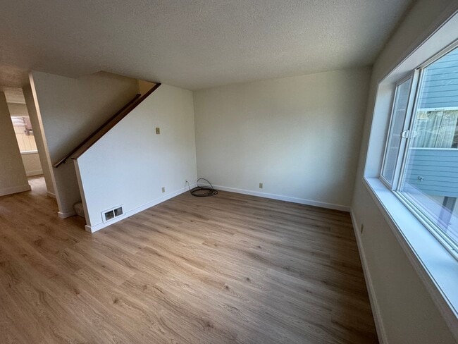 Building Photo - 1041/A/