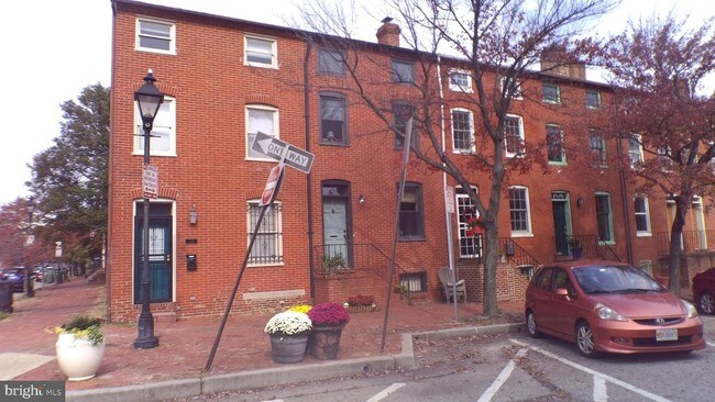 Building Photo - 778 McHenry St