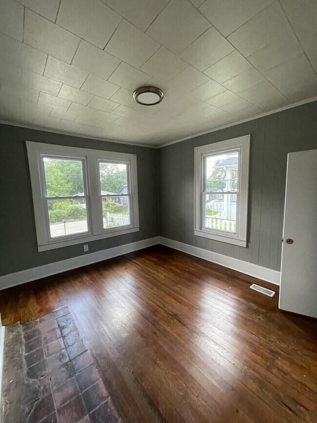 Building Photo - 1204 Wheeler Ave