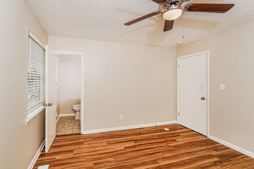 Building Photo - 1325 Turf Dr