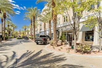 Building Photo - 2240 Village Walk Dr