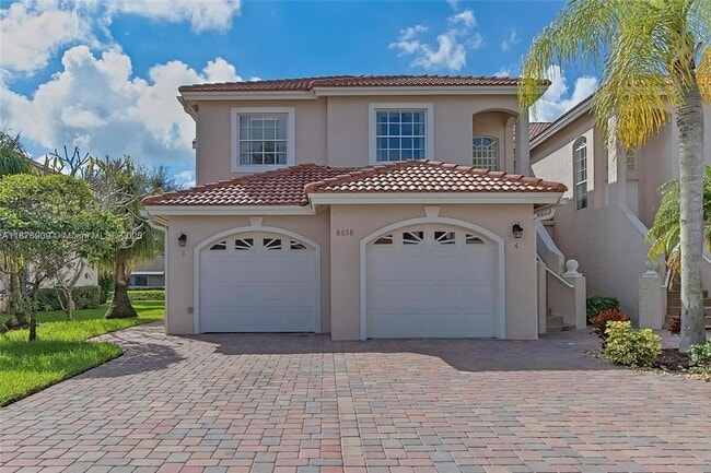 Building Photo - 8658 Vía Reale