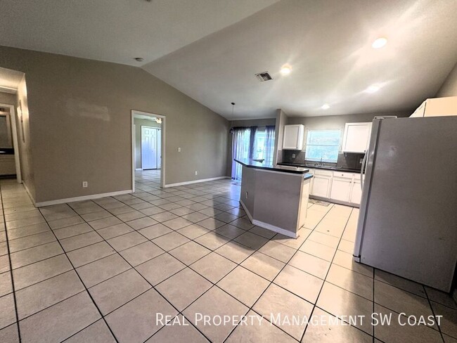 Building Photo - 125 John Ave S