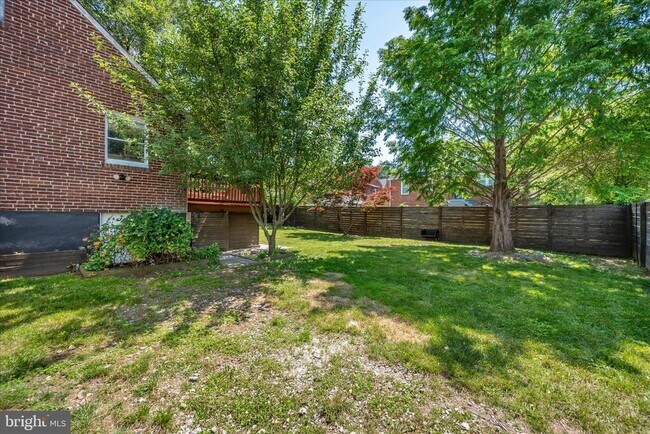 Building Photo - 801 Cox Ave