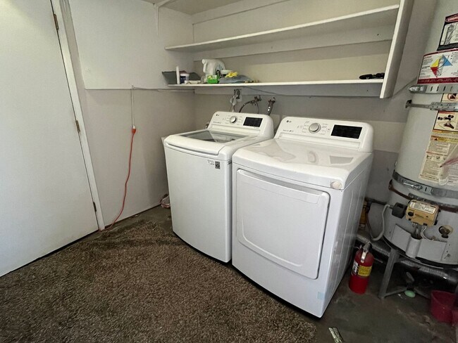 Building Photo - 3 Bedroom Home in Paradise Hills