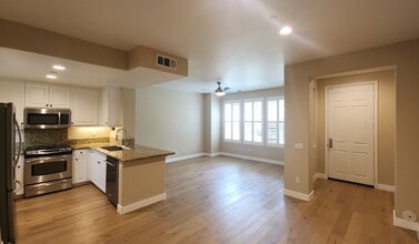 Building Photo - Experience luxury and comfort in this beau...