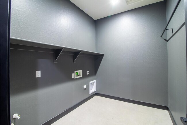 Building Photo - 14144 W Smoketree Dr