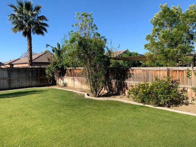 Building Photo - 11717 California Poppy Dr