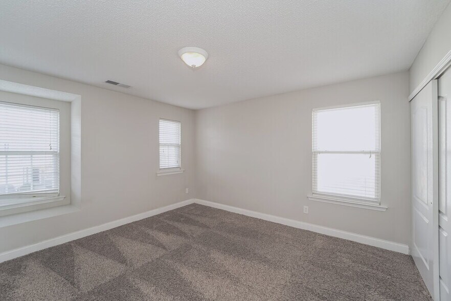 Building Photo - 13636 Coram Pl