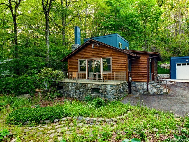 Building Photo - 317 Lake Shore Rd