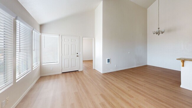 Building Photo - 1202 Donax Ave