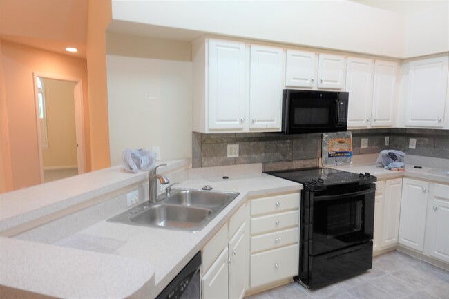 Building Photo - 303 Heritage Club Dr