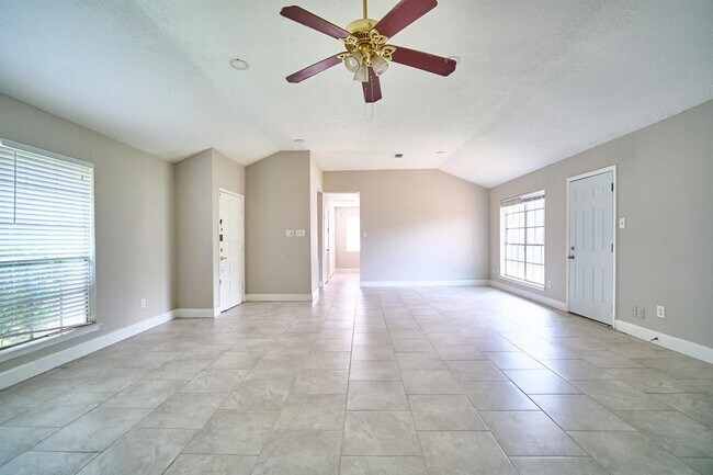 Building Photo - 923 Kenforest Dr