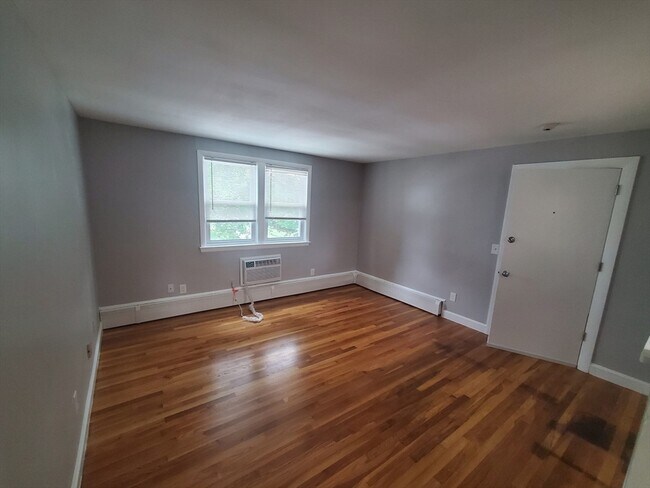Building Photo - 433 Sea St