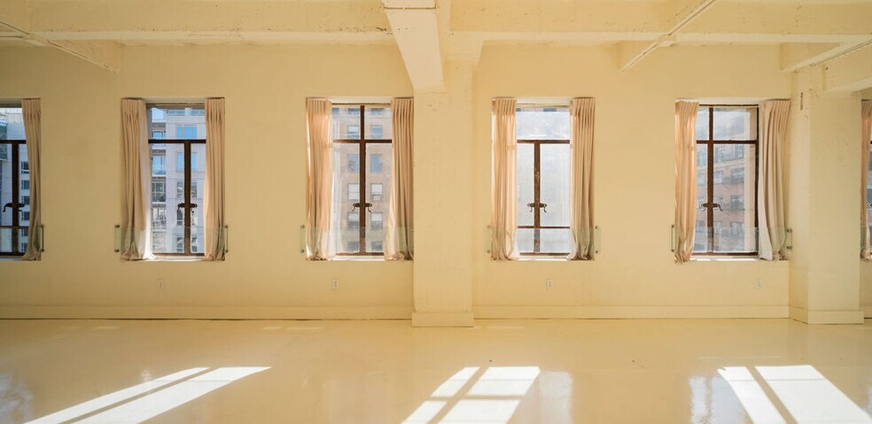 Building Photo - 6253 Hollywood Blvd