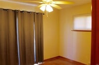 Building Photo - Move in Ready!!
