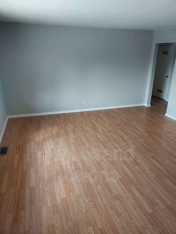 Building Photo - 340 N Monroe St