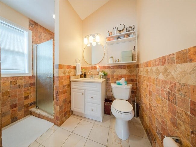 Building Photo - 74 Pitman St