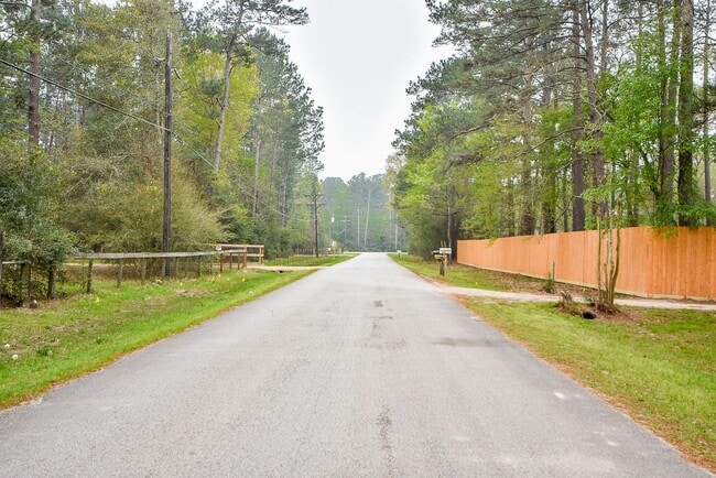 Building Photo - Be part of this cozy community at Roy Harris Loop