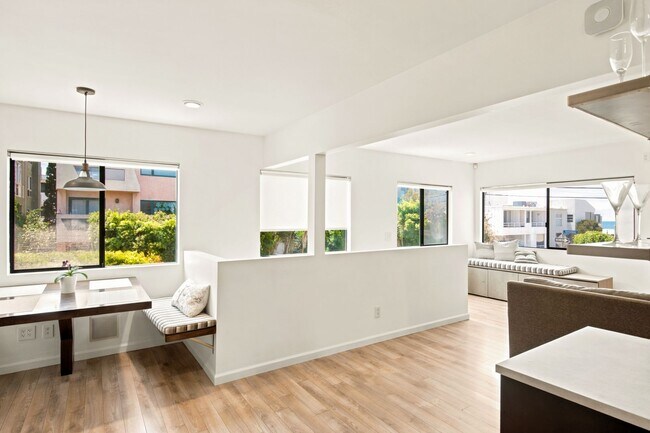 Building Photo - Privateer Duplex