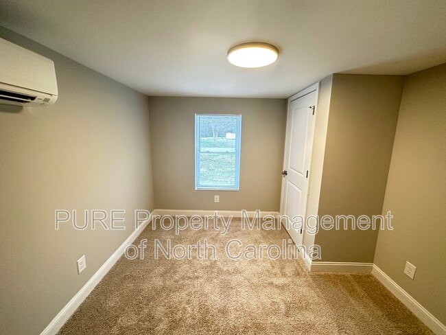 Building Photo - 3345 E Ridge Rd