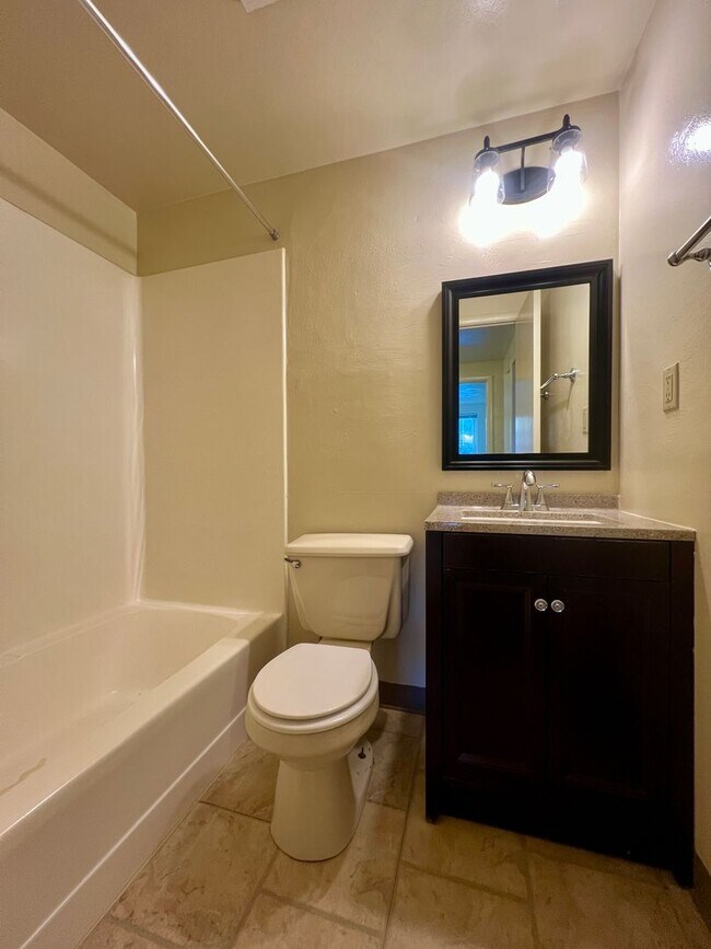 Building Photo - Must-See Two Bedroom Townhouse in Plum! Up...