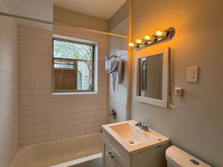 Building Photo - 4935 Hull St