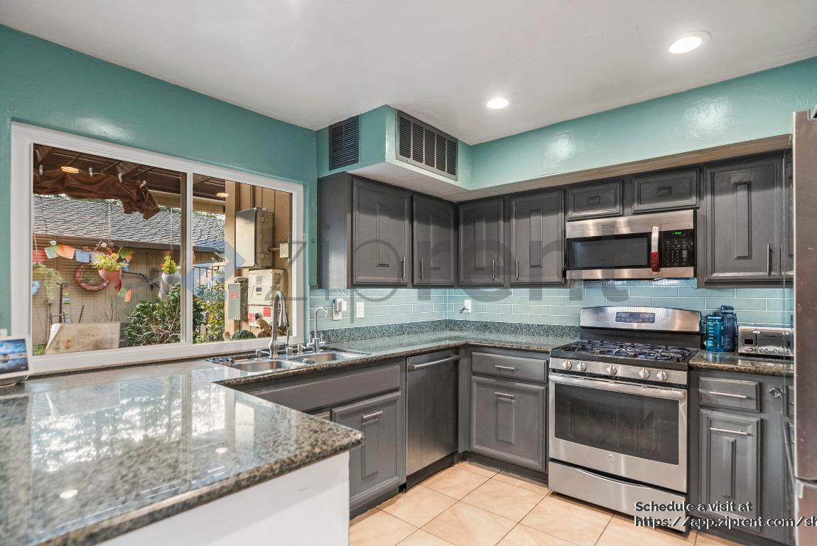 Building Photo - 6090 Calle De Amor