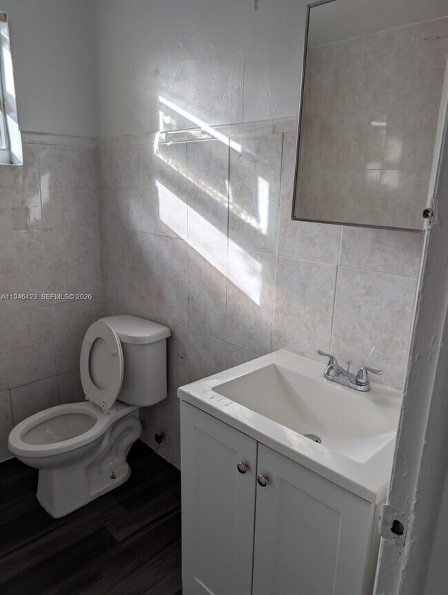 Building Photo - 1461 SW 5th St