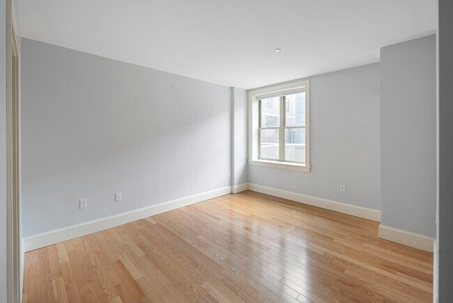 Building Photo - 116-128-128 Rantoul St