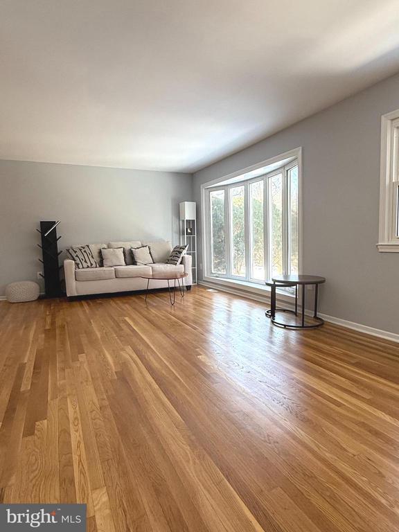 Building Photo - 1716 Pine Valley Dr