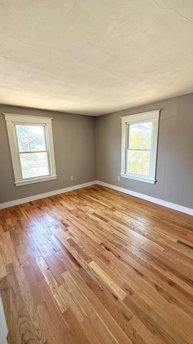 Building Photo - 24 Knighton St