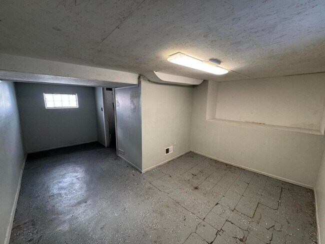 Building Photo - 17125 Dora St