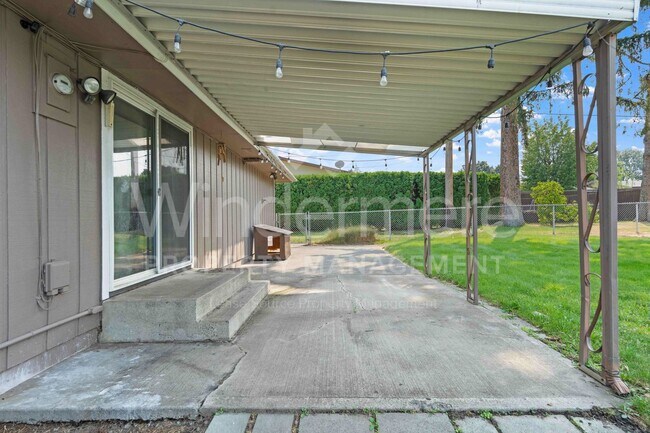 Building Photo - 906 S McDonald Rd