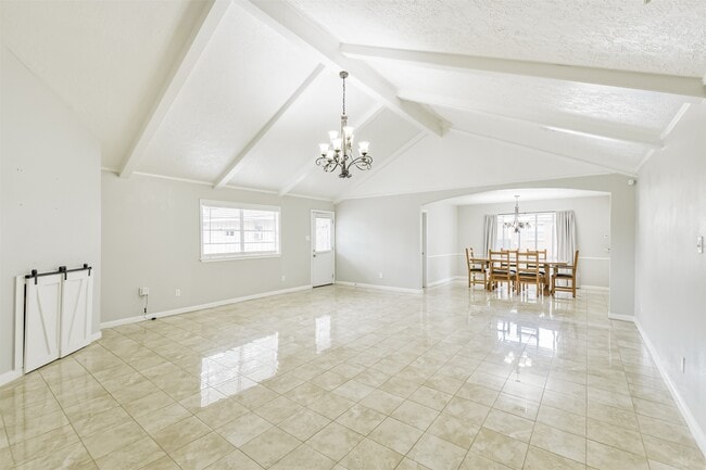 Building Photo - 623 E Cypresswood Dr