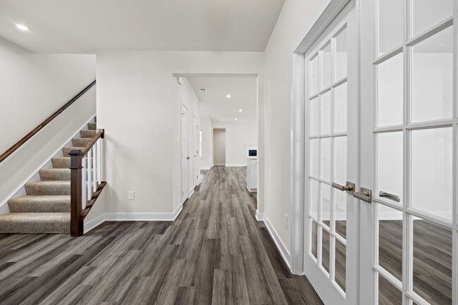 Building Photo - Beautiful 5 Bedroom Home with Attached In-...